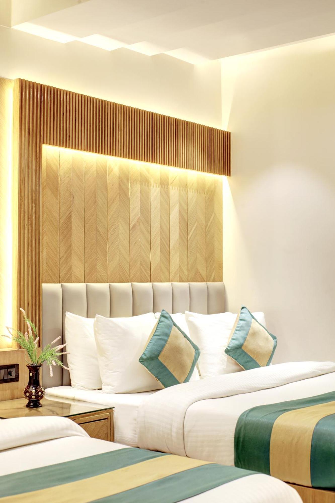 Hotel Krishna Plaza 'New Delhi' - By M S Hospitality Nova Deli Exterior foto